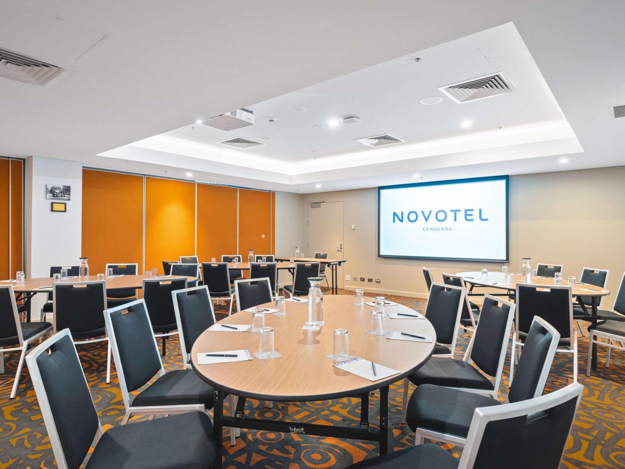 Novotel Canberra Exterior foto